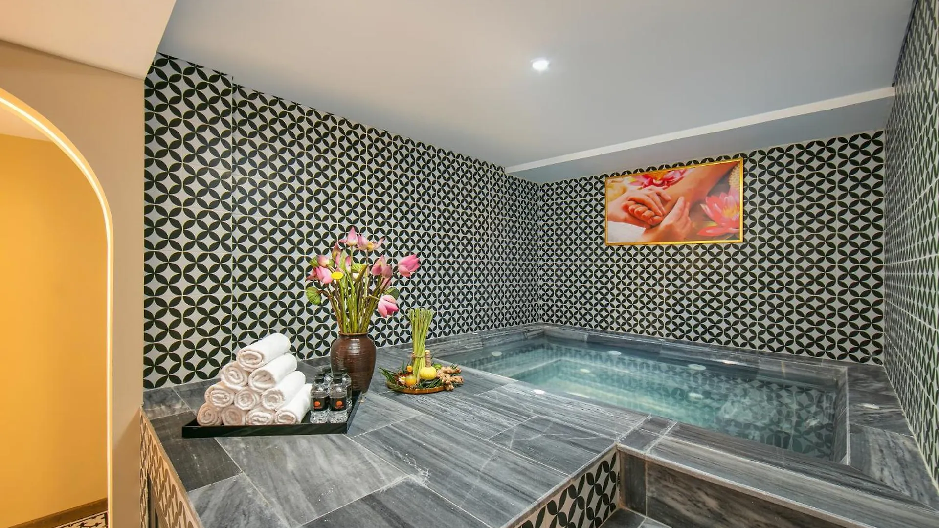 Grand Sunrise Palace Hoi An- A Luxury Indochine Hotel & Spa